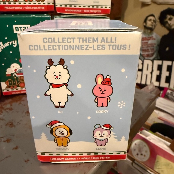 BT21 Holiday Series Collectible Figures - Picture 2 of 6